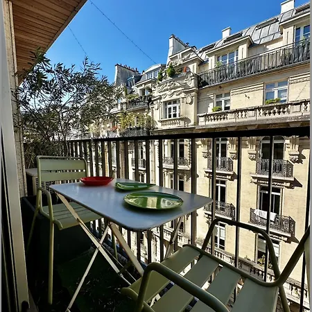 70s Style 3 Or 4p With Balcony Near Champs-elysees Paris