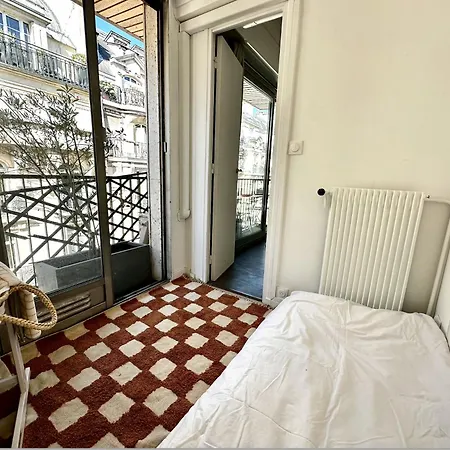 70s Style 3 Or 4p With Balcony Near Champs-elysees * Paris