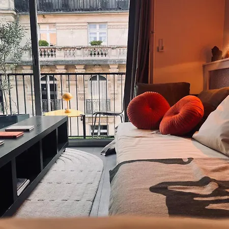 70s Style 3 Or 4p With Balcony Near Champs-elysees Apartment *