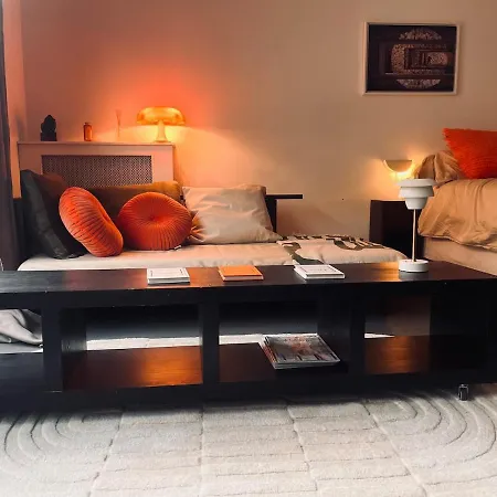 Apartment 70s Style 3 Or 4p With Balcony Near Champs-elysees