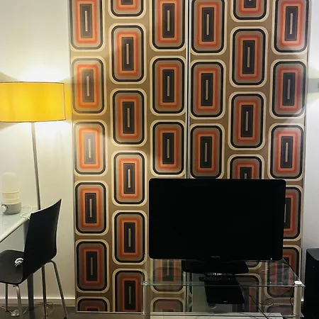70s Style 3 Or 4p With Balcony Near Champs-élysées *