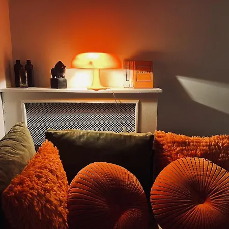 Apartment 70s Style 3 Or 4p With Balcony Near Champs-elysees *