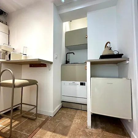 70s Style 3 Or 4p With Balcony Near Champs-elysees * Paris