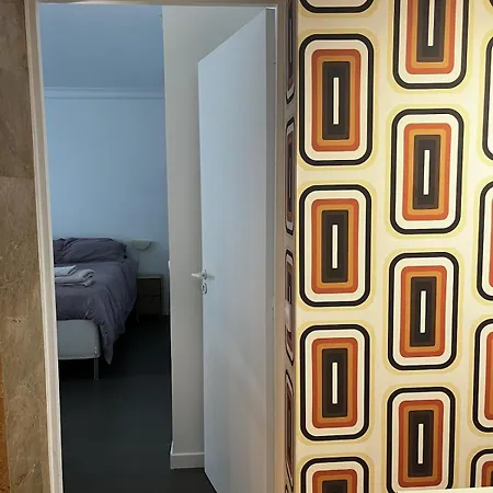 70s Style 3 Or 4p With Balcony Near Champs-élysées *