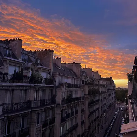 70s Style 3 Or 4p With Balcony Near Champs-elysees * Paris